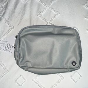 LULULEMON NWT Large Everywhere Belt Bag in Silver🤍